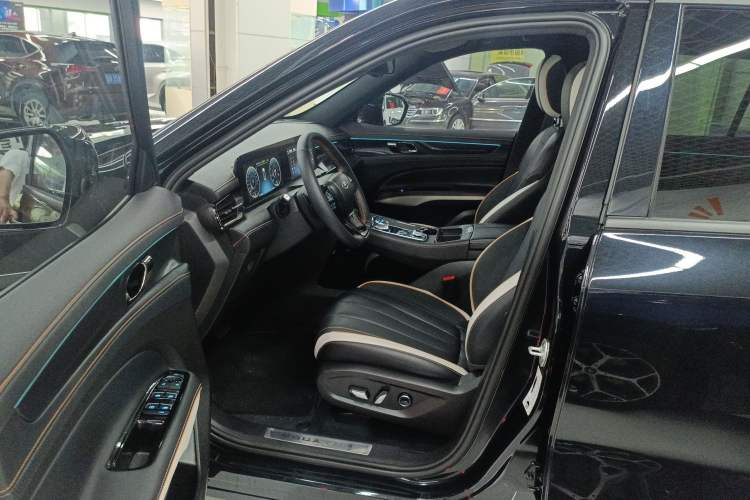 Used Ford Equator 2023 EcoBoost 225 Obsidian Orange Edition Prestige 7-Seater (2/2/3) Driver Seat