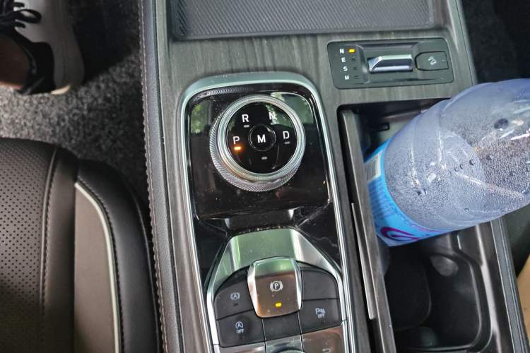 Used Ford Equator 2023 EcoBoost 225 Premier 7-Seater (2/3/2) Gear Lever
