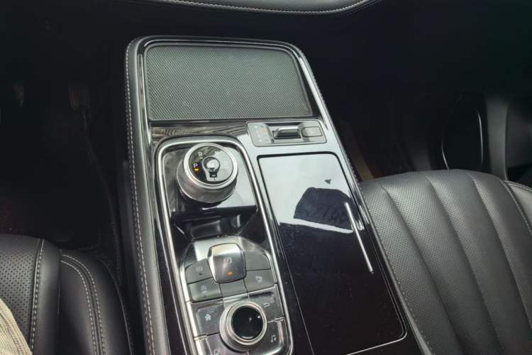Used Ford Equator 2023 EcoBoost 225 Platinum Edition 7-Seater (2/2/3) Gear Lever