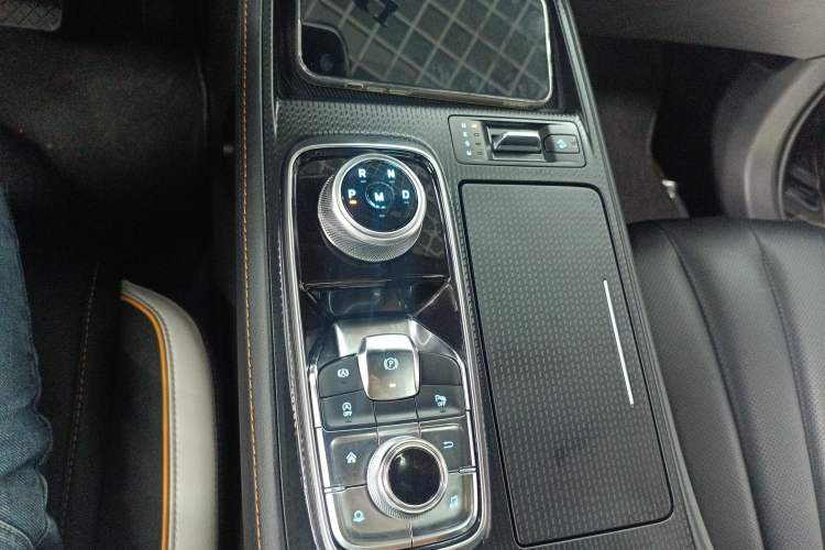 Used Ford Equator 2023 EcoBoost 225 Obsidian Orange Edition Prestige 7-Seater (2/2/3) Gear Lever