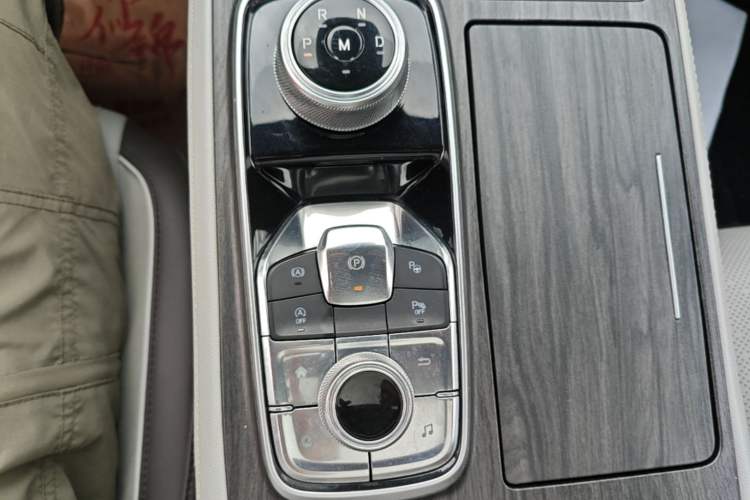 Used Ford Equator 2023 EcoBoost 225 Premier PLUS 7-Seater (2/2/3) Gear Lever