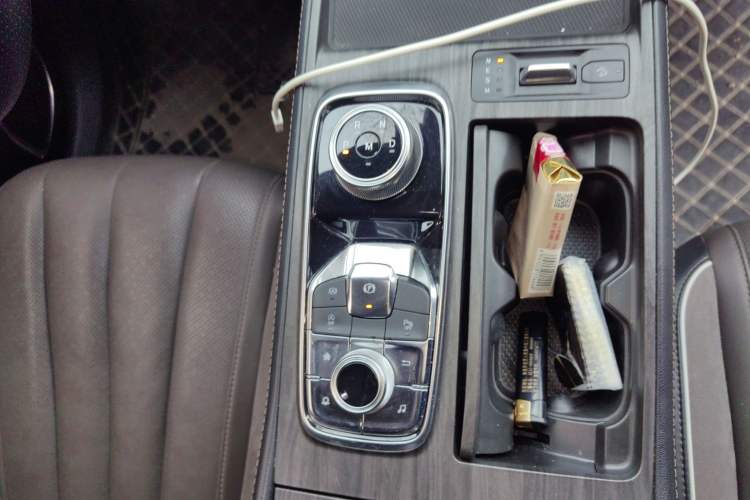 Used Ford Equator 2023 EcoBoost 225 Premier 7-Seater (2/2/3) Gear Lever