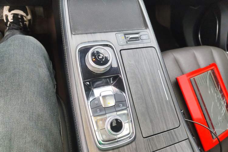 Used Ford Equator 2023 EcoBoost 225 Premier 7-Seater (2/3/2) Gear Lever
