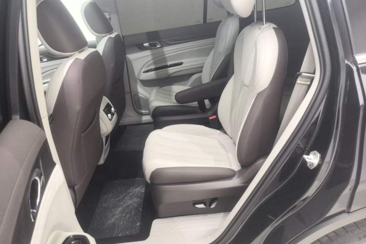 Used Ford Equator 2023 EcoBoost 225 Premier PLUS 7-Seater (2/2/3) Interior 1