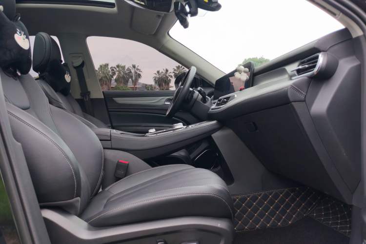 Used Ford Equator 2023 EcoBoost 225 Platinum Edition 7-Seater (2/2/3) Interior 1