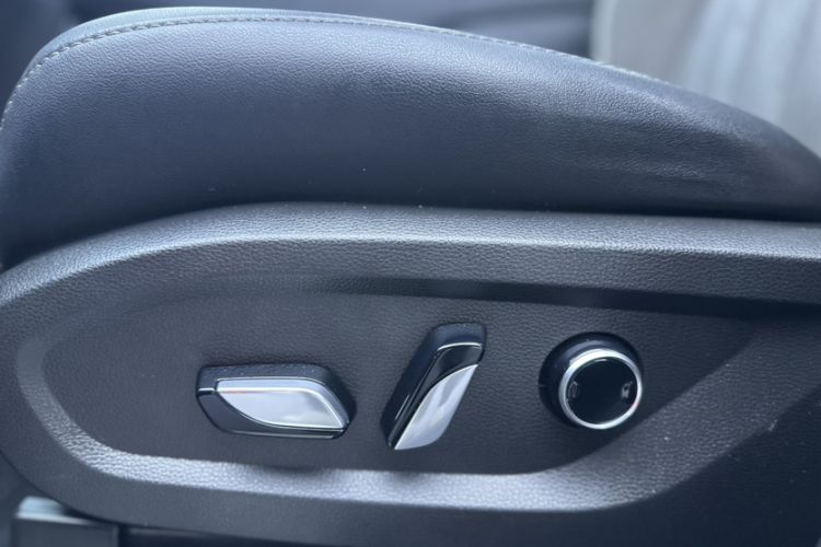Used Ford Equator 2023 EcoBoost 225 Premier 7-Seater (2/2/3) Interior 11