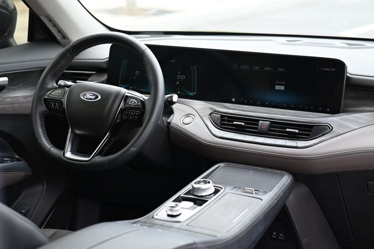 Used Ford Equator 2023 EcoBoost 225 Premier 7-Seater (2/2/3) Interior 12