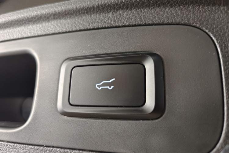 Used Ford Equator 2023 EcoBoost 225 Premier 7-Seater (2/3/2) Interior 13