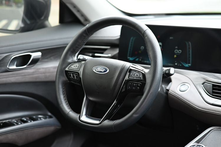 Used Ford Equator 2023 EcoBoost 225 Premier 7-Seater (2/2/3) Interior 14