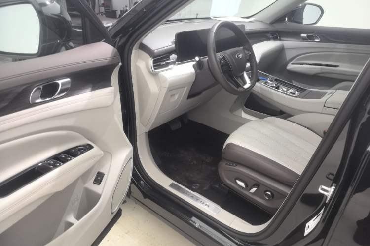 Used Ford Equator 2023 EcoBoost 225 Premier PLUS 7-Seater (2/2/3) Interior 2