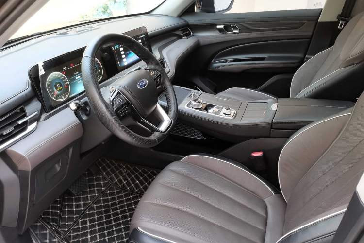 Used Ford Equator 2023 EcoBoost 225 Premier 7-Seater (2/2/3) Interior 2