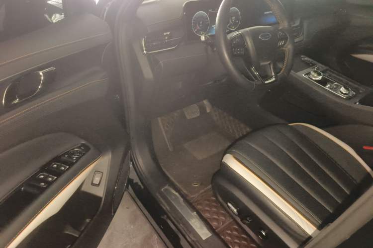 Used Ford Equator 2023 EcoBoost 225 Premier 7-Seater (2/2/3) Interior 2