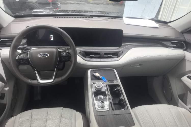 Used Ford Equator 2023 EcoBoost 225 Premier PLUS 7-Seater (2/2/3) Interior 3