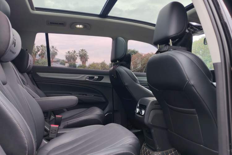 Used Ford Equator 2023 EcoBoost 225 Platinum Edition 7-Seater (2/2/3) Interior 3