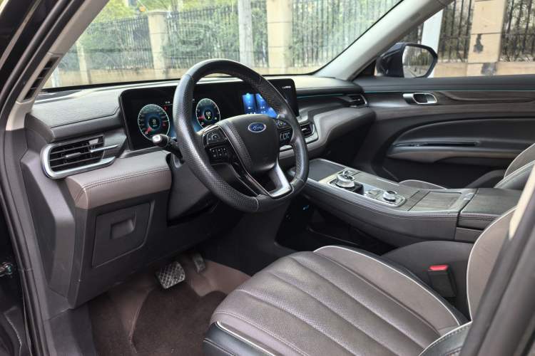 Used Ford Equator 2023 EcoBoost 225 Premier 7-Seater (2/3/2) Interior 3