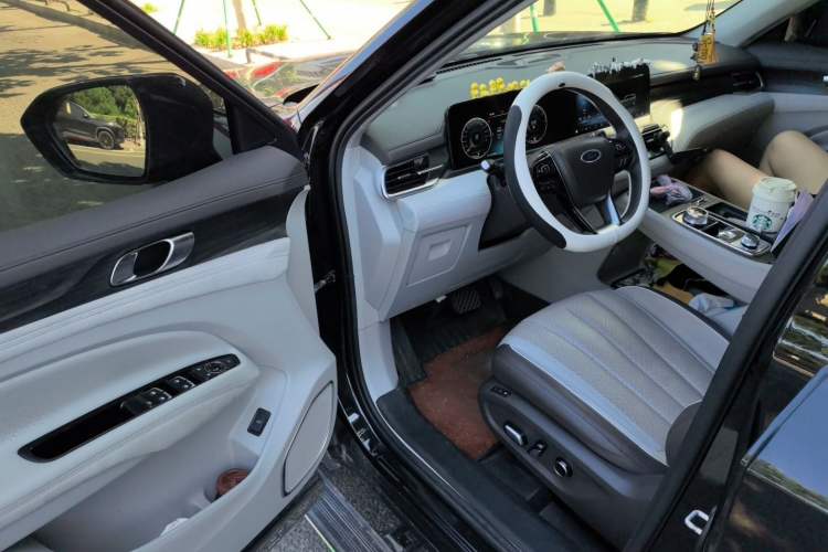Used Ford Equator 2023 EcoBoost 225 Premier PLUS 7-Seater (2/2/3) Interior 3