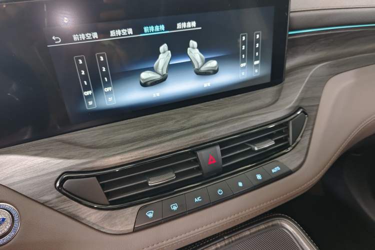 Used Ford Equator 2023 EcoBoost 225 Premier 7-Seater (2/3/2) Interior 4