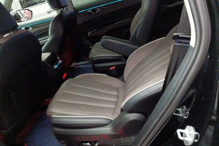Used Ford Equator 2023 EcoBoost 225 Premier 7-Seater (2/2/3) Interior 4