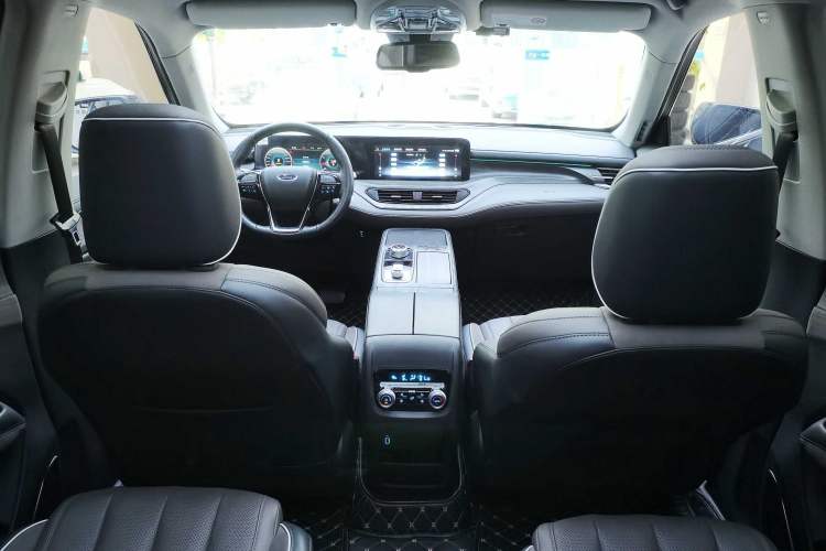 Used Ford Equator 2023 EcoBoost 225 Premier 7-Seater (2/2/3) Interior 5