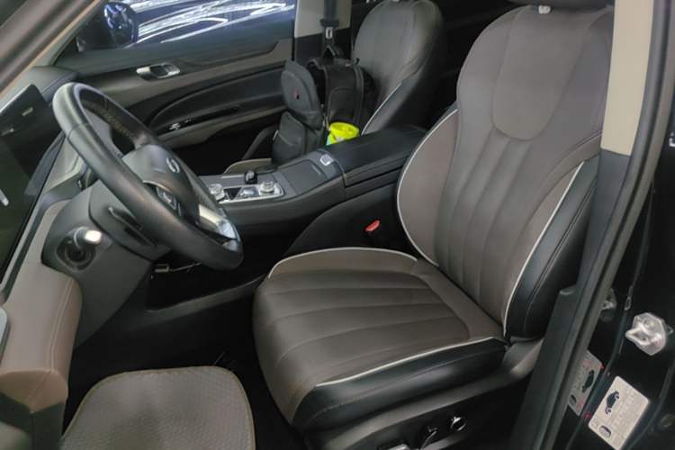Used Ford Equator 2023 EcoBoost 225 Premier 7-Seater (2/2/3) Left Front Seat