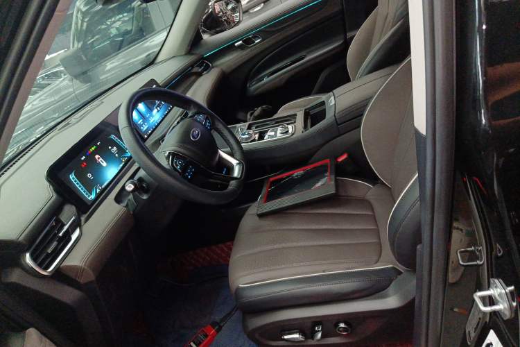 Used Ford Equator 2023 EcoBoost 225 Premier 7-Seater (2/2/3) Left Front Seat