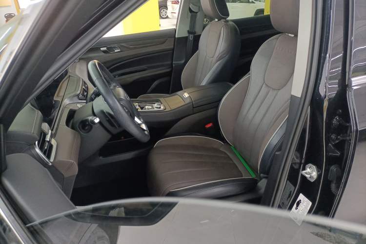 Used Ford Equator 2023 EcoBoost 225 Premier 7-Seater (2/2/3) Left Front Seat
