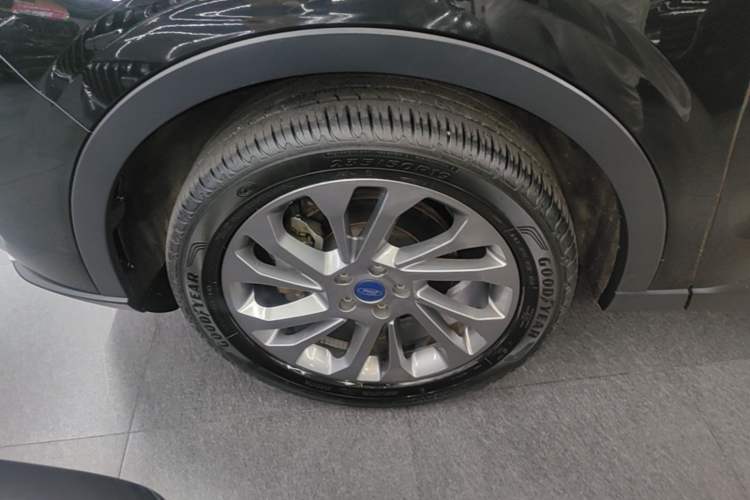 Used Ford Equator 2023 EcoBoost 225 Premier 7-Seater (2/2/3) Left Front Wheel Hub
