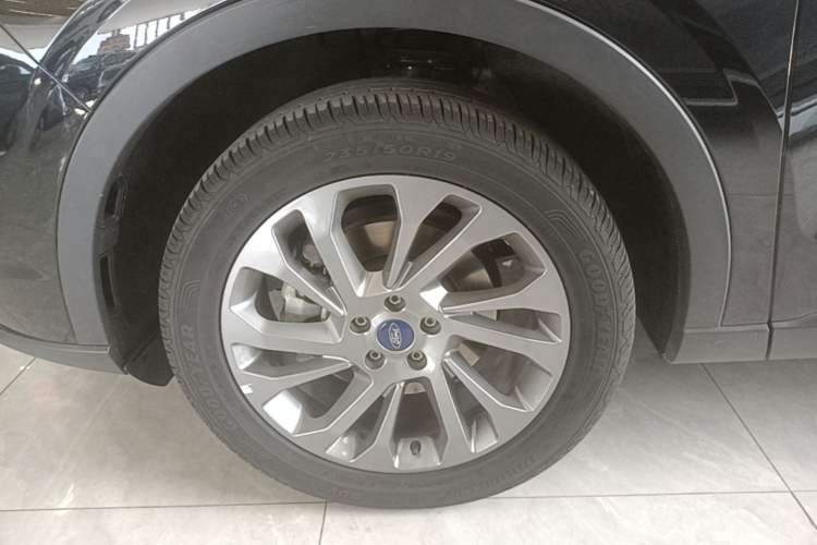Used Ford Equator 2023 EcoBoost 225 Premier 7-Seater (2/2/3) Left Front Wheel Hub