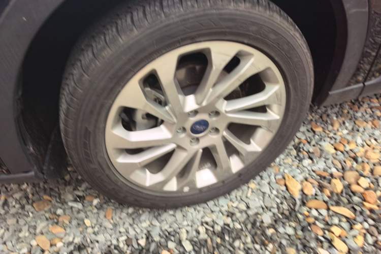Used Ford Equator 2023 EcoBoost 225 Platinum Edition 7-Seater (2/2/3) Left Front Wheel Hub