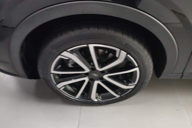 Used Ford Equator 2023 EcoBoost 225 Premier 7-Seater (2/2/3) Left Front Wheel Hub