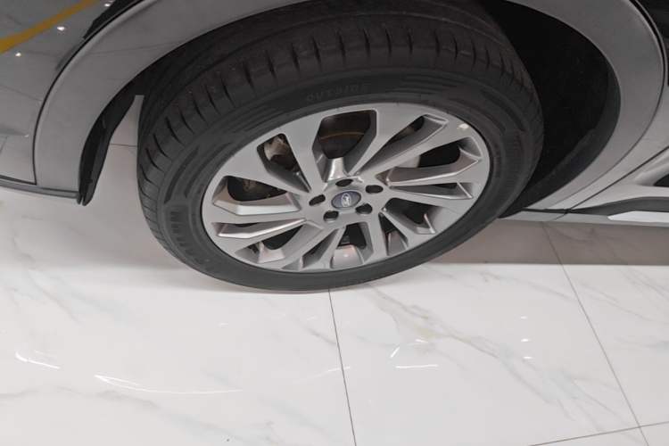 Used Ford Equator 2023 EcoBoost 225 Premier 7-Seater (2/2/3) Left Front Wheel Hub