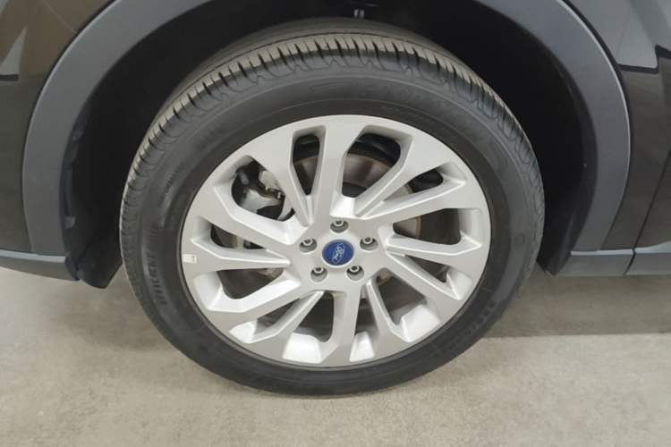 Used Ford Equator 2023 EcoBoost 225 Platinum Edition 7-Seater (2/3/2) Left Front Wheel Hub
