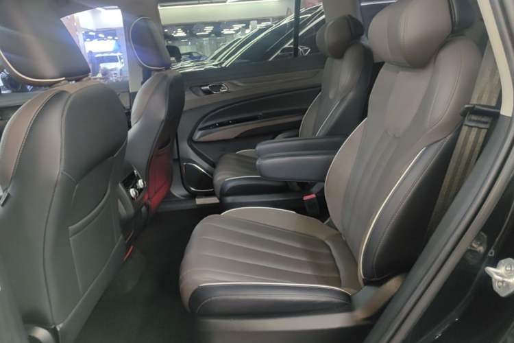 Used Ford Equator 2023 EcoBoost 225 Premier 7-Seater (2/2/3) Left Rear Seat