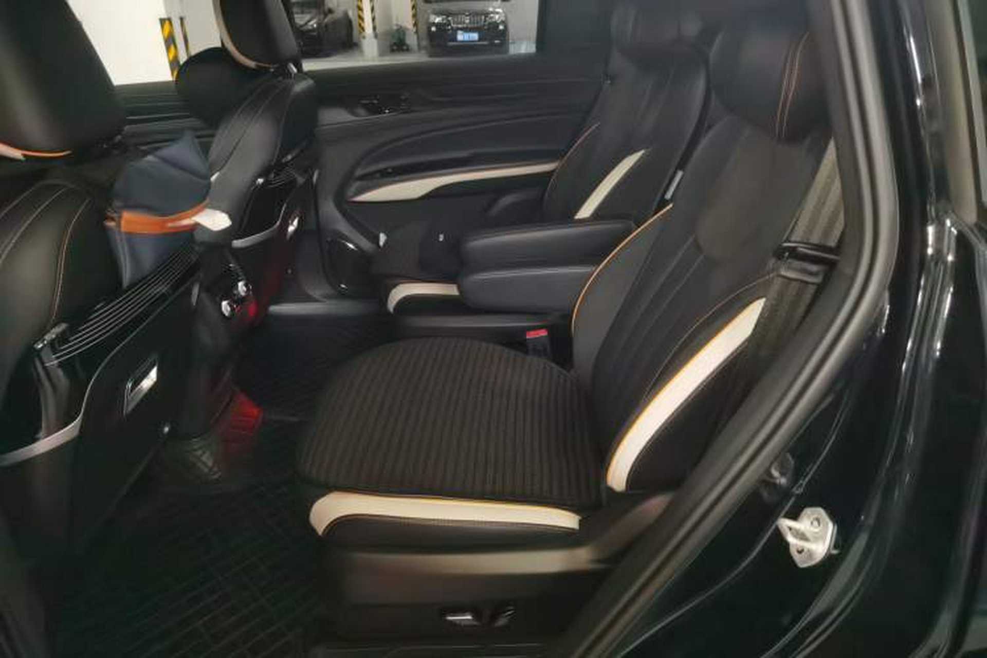 Used Ford Equator 2023 EcoBoost 225 Obsidian Orange Edition Prestige 7-Seater (2/2/3) Left Rear Seat