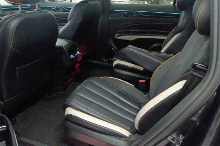Used Ford Equator 2023 EcoBoost 225 Obsidian Orange Edition Prestige 7-Seater (2/2/3) Left Rear Seat