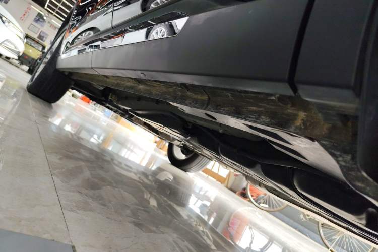 Used Ford Equator 2023 EcoBoost 225 Platinum Edition 7-Seater (2/2/3) Left Side Sill