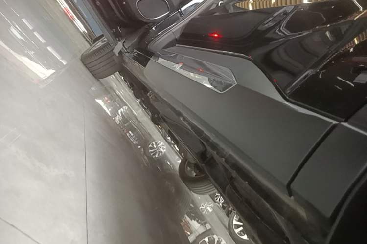 Used Ford Equator 2023 EcoBoost 225 Premier 7-Seater (2/2/3) Left Side Sill