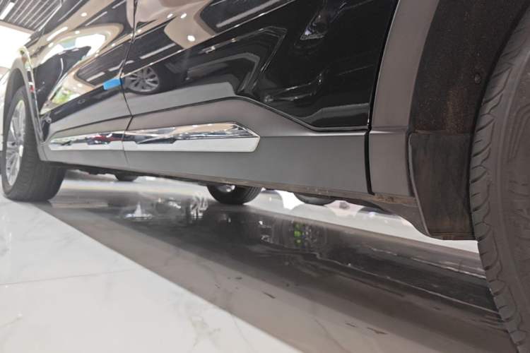 Used Ford Equator 2023 EcoBoost 225 Premier 7-Seater (2/2/3) Left Side Sill