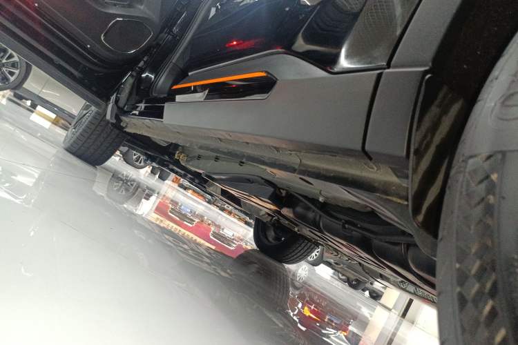 Used Ford Equator 2023 EcoBoost 225 Obsidian Orange Edition Prestige 7-Seater (2/2/3) Left Side Sill