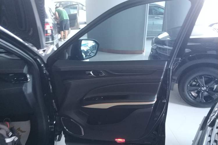 Used Ford Equator 2023 EcoBoost 225 Obsidian Orange Edition Prestige 7-Seater (2/2/3) Right Front Door Interior