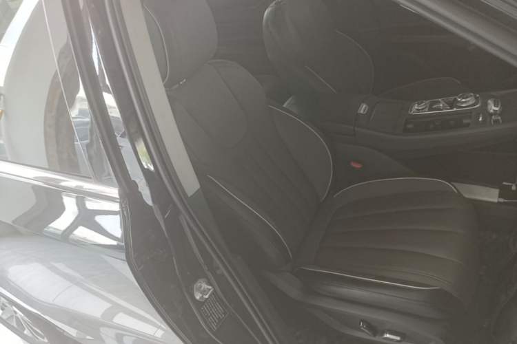Used Ford Equator 2023 EcoBoost 225 Premier 7-Seater (2/2/3) Right Front Seat