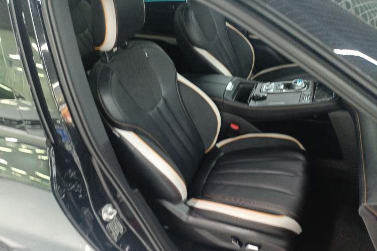 Used Ford Equator 2023 EcoBoost 225 Obsidian Orange Edition Prestige 7-Seater (2/2/3) Right Front Seat