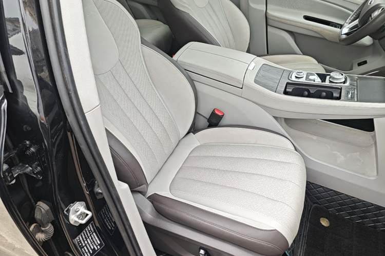 Used Ford Equator 2023 EcoBoost 225 Premier PLUS 7-Seater (2/2/3) Right Front Seat