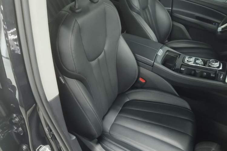 Used Ford Equator 2023 EcoBoost 225 Platinum Edition 7-Seater (2/3/2) Right Front Seat