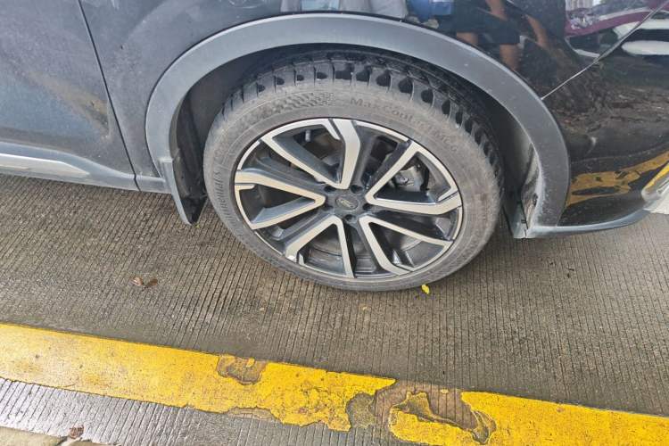 Used Ford Equator 2023 EcoBoost 225 Premier 7-Seater (2/3/2) Right Front Wheel Hub
