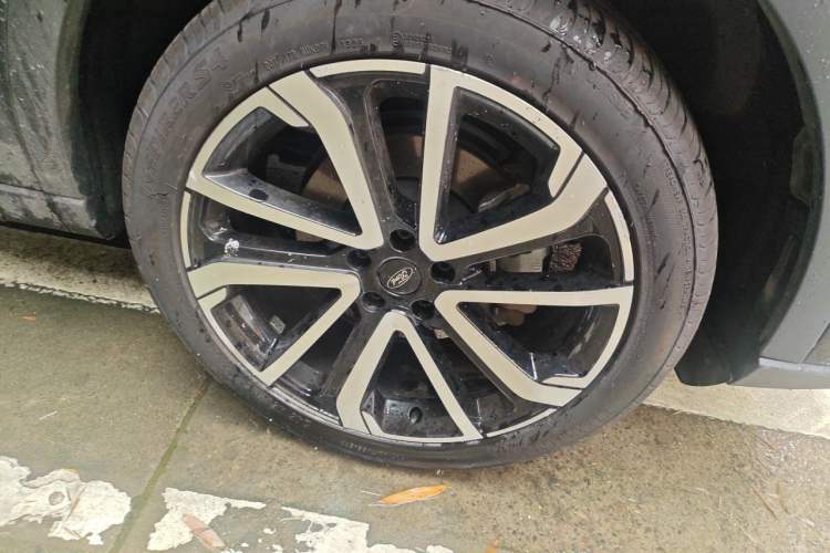 Used Ford Equator 2023 EcoBoost 225 Premier 7-Seater (2/3/2) Right Front Wheel Hub