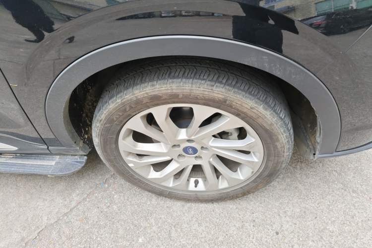 Used Ford Equator 2023 EcoBoost 225 Platinum Edition 7-Seater (2/2/3) Right Front Wheel Hub