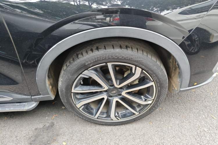 Used Ford Equator 2023 EcoBoost 225 Premier PLUS 7-Seater (2/2/3) Right Front Wheel Hub