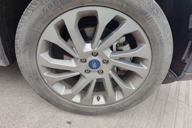 Used Ford Equator 2023 EcoBoost 225 Premier 7-Seater (2/2/3) Right Front Wheel Hub