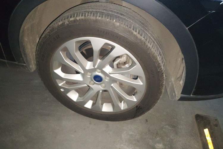Used Ford Equator 2023 EcoBoost 225 Platinum Edition 7-Seater (2/3/2) Right Front Wheel Hub